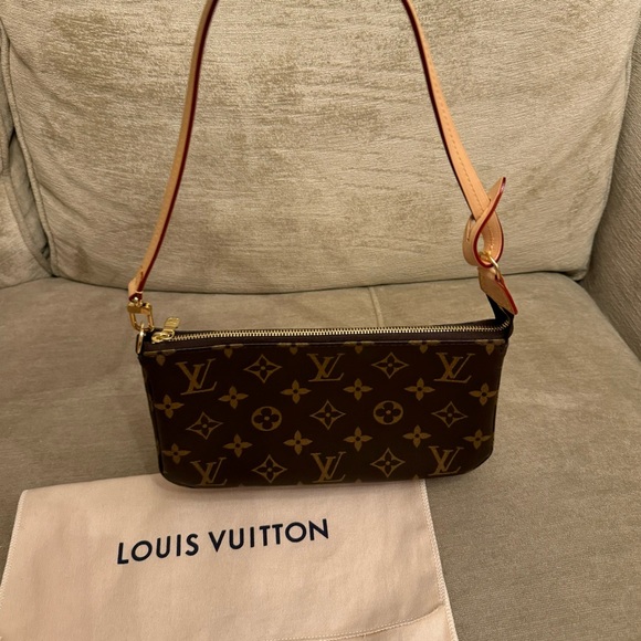 DISCONTINUED 2023 LOUIS VUITTON POCHETTE ACCESSOIRES IN MONOGRAM - Picture 4 of 12